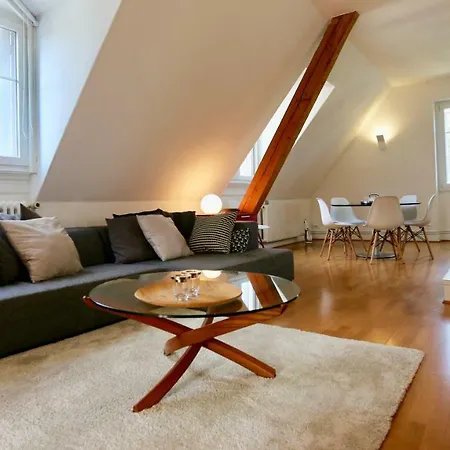 Dans Maison De Caractere